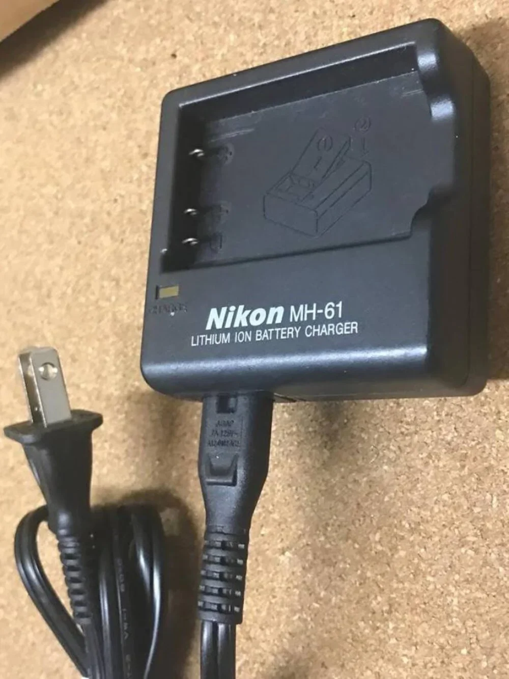 Genuine Nikon MH-61 Lithium Ion Battery Charger